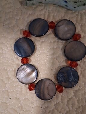 Gray Shell Disc Bracelet with Orange Accent Beads Stretch
